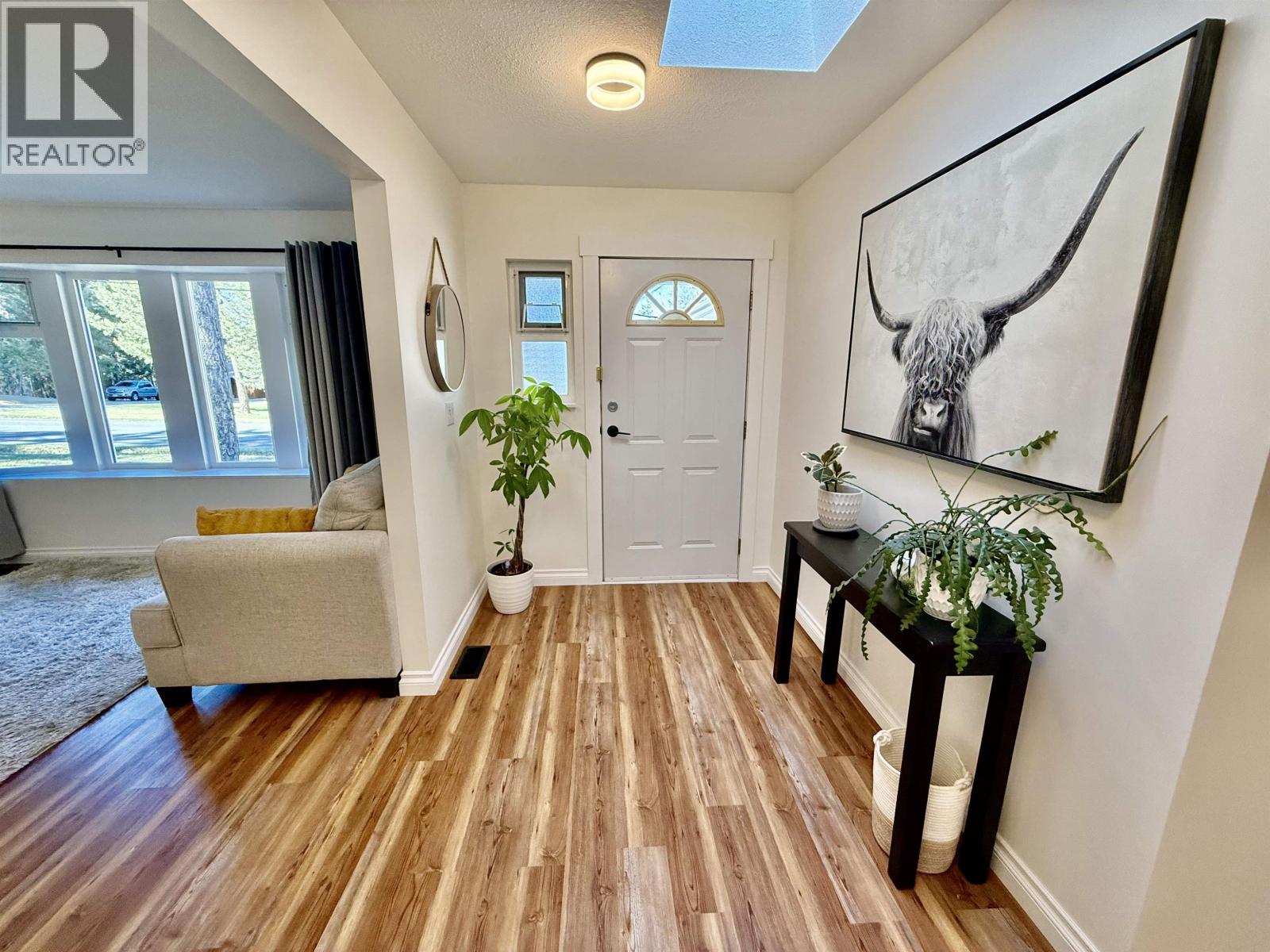 4975 Gloinnzun Drive, 108 Mile Ranch, British Columbia  V0K 2Z0 - Photo 5 - R3116349