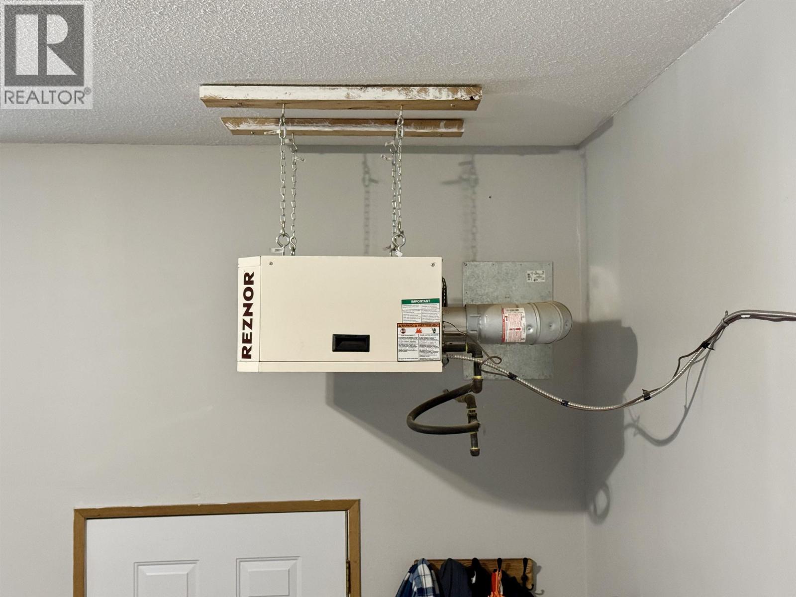 4975 Gloinnzun Drive, 108 Mile Ranch, British Columbia  V0K 2Z0 - Photo 23 - R3116349