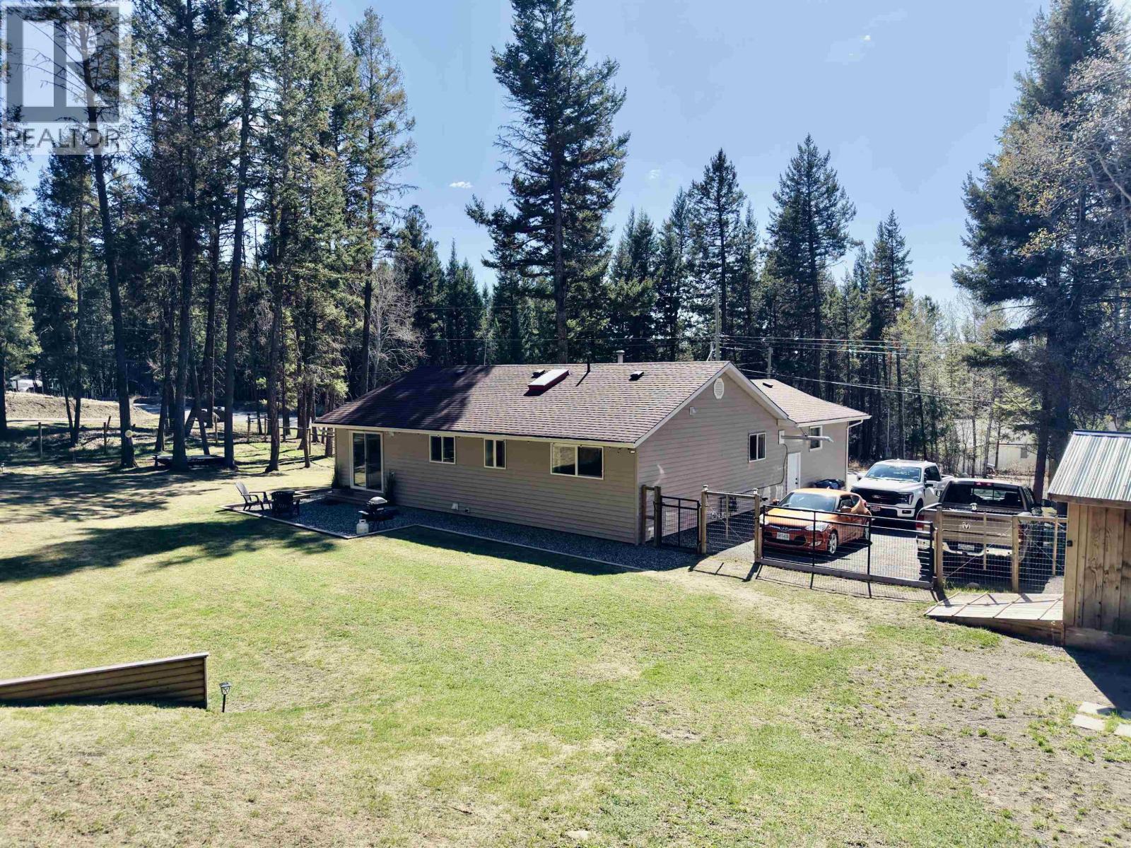 4975 Gloinnzun Drive, 108 Mile Ranch, British Columbia  V0K 2Z0 - Photo 2 - R3116349