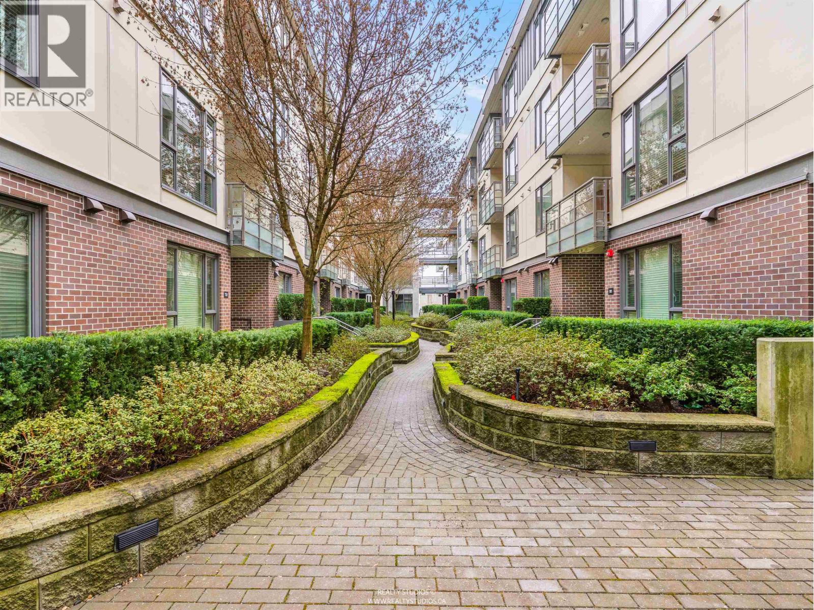 120 5355 Lane Street, Burnaby, British Columbia  V5H 0H1 - Photo 1 - R3093206