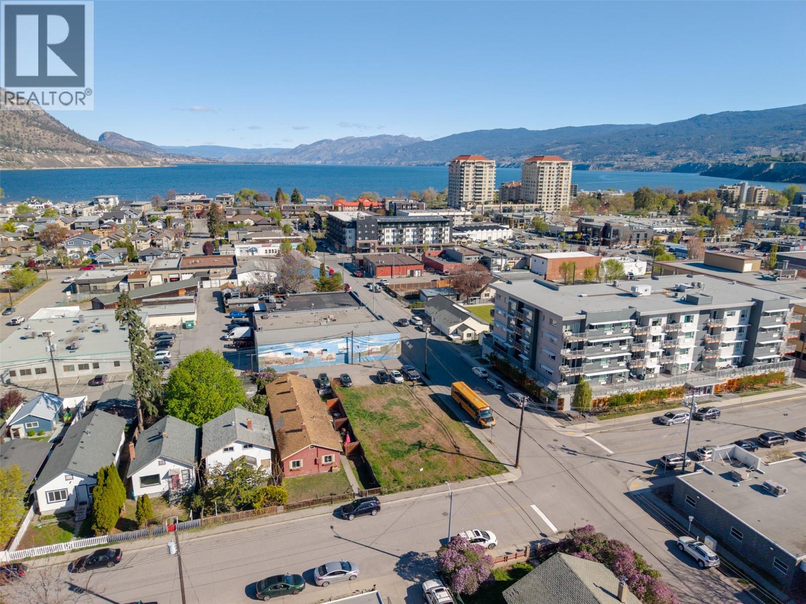 303 Nanaimo Avenue W, Penticton, British Columbia  V2A 1N8 - Photo 2 - 10385002