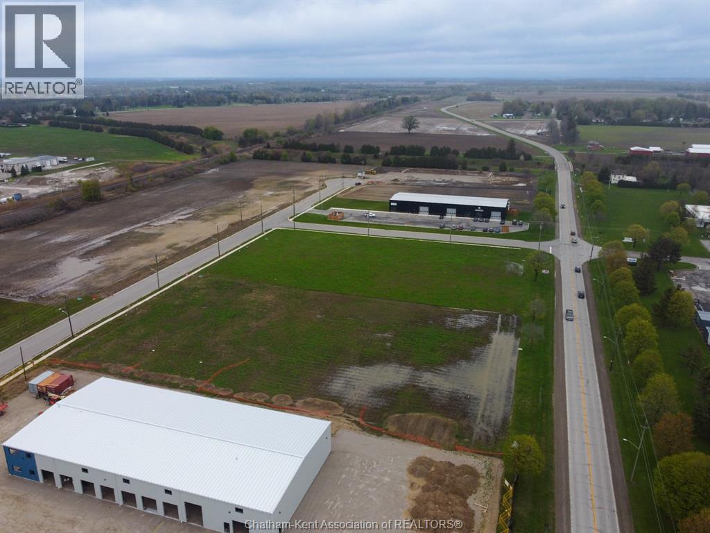 MLS# 26009075: 755 Junction AVENUE, Chatham, Canada