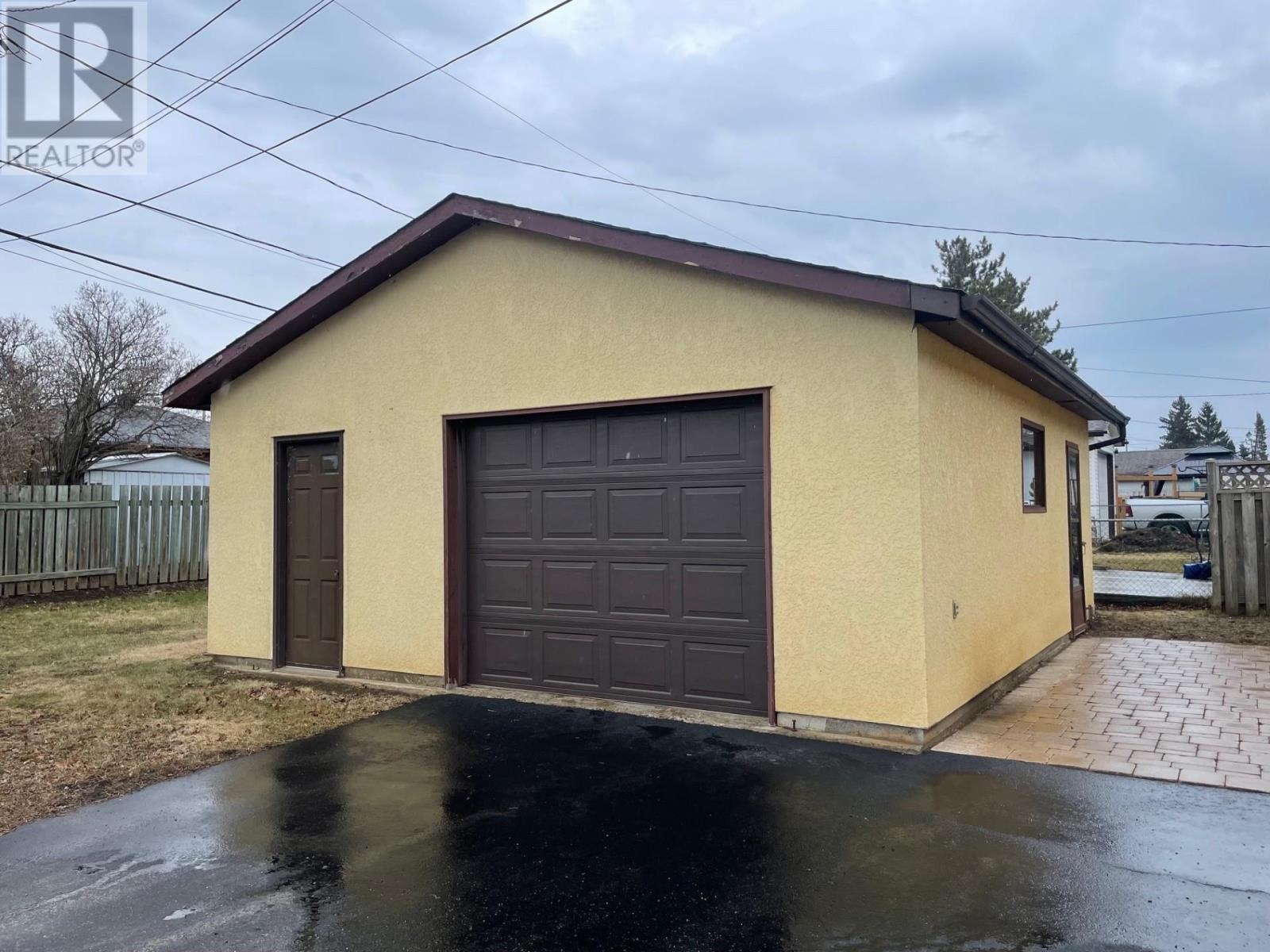 453 Amethyst Cres, Thunder Bay, Ontario  P7C 1T3 - Photo 2 - TB2600817