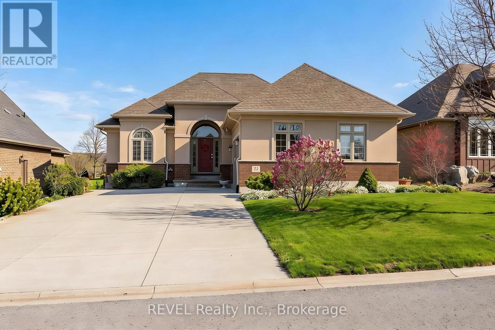 32 Magnolia Lane, Welland, Ontario  L3B 6H9 - Photo 2 - X13053962