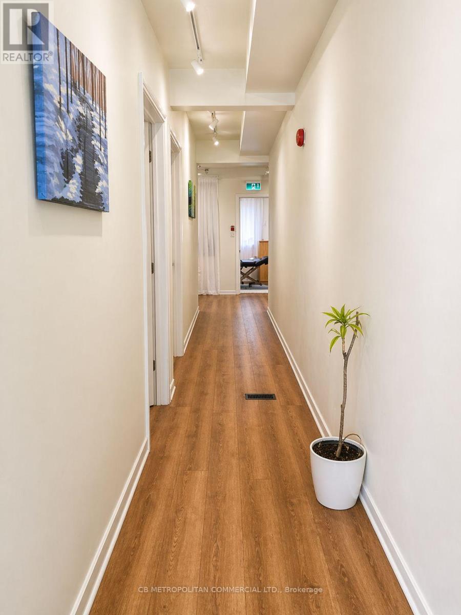 1255 Dundas Street W, Toronto, Ontario  M6J 1X6 - Photo 8 - C13050838