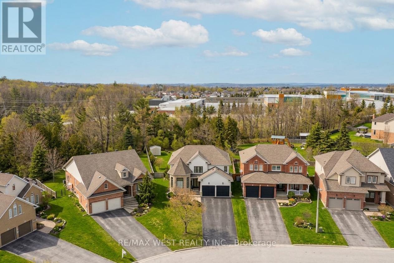 90 BIRKHALL PLACE, Barrie, Ontario