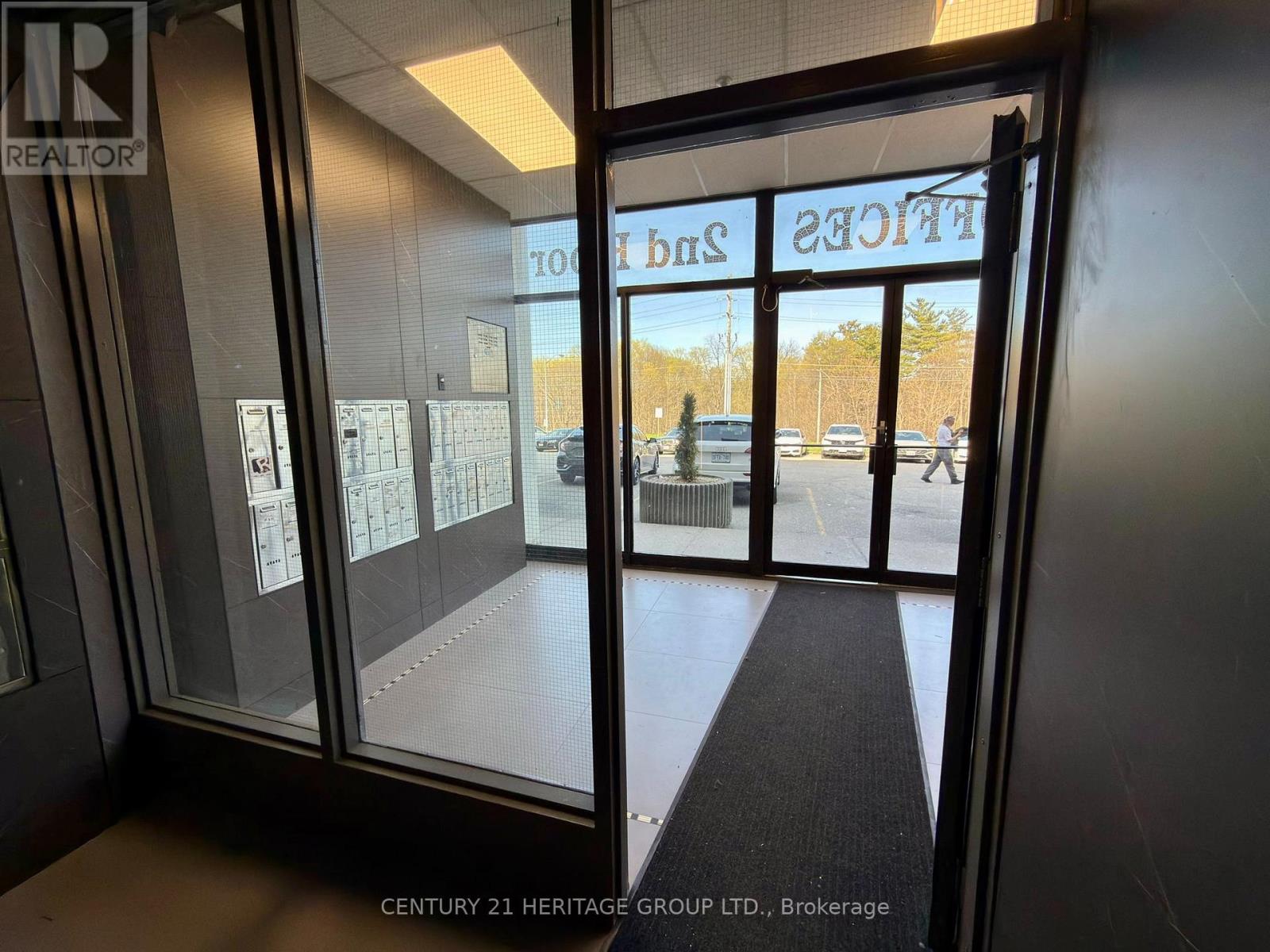 209 - 4544 Dufferin Street W, Toronto, Ontario  M3H 5X2 - Photo 3 - W12795796