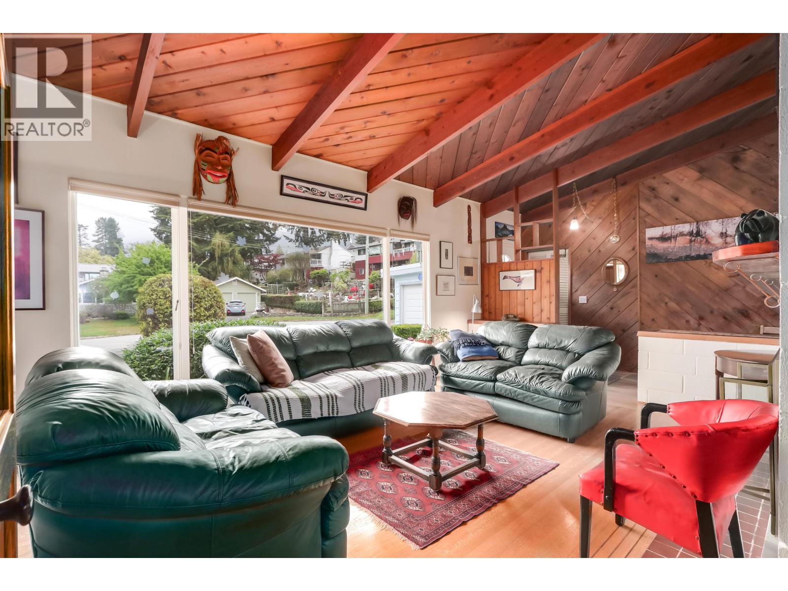 957 Essex Road, North Vancouver, British Columbia  V7R 1W1 - Photo 3 - R3116731