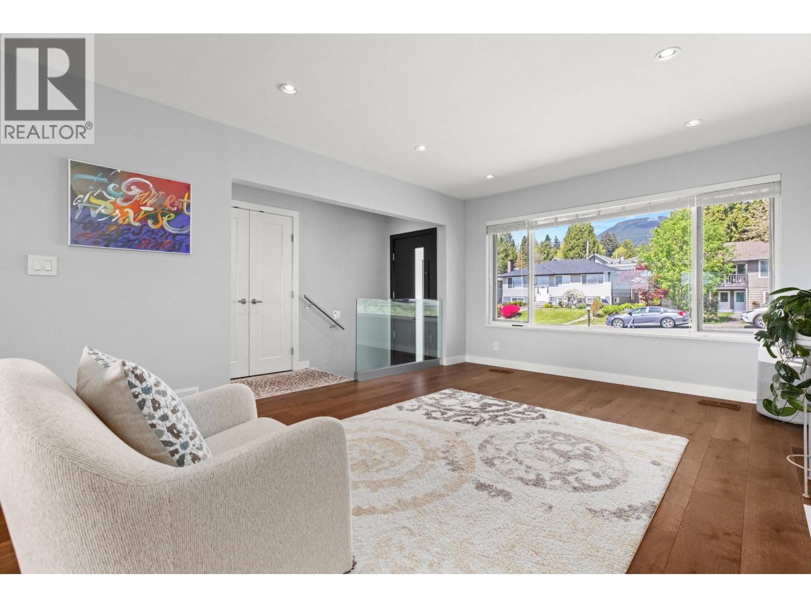 219 E 26th Street, North Vancouver, British Columbia  V7N 1A7 - Photo 2 - R3116736