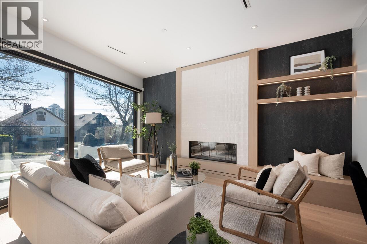 3679 Pandora Street, Vancouver, British Columbia  V5K 1X1 - Photo 2 - R3116774