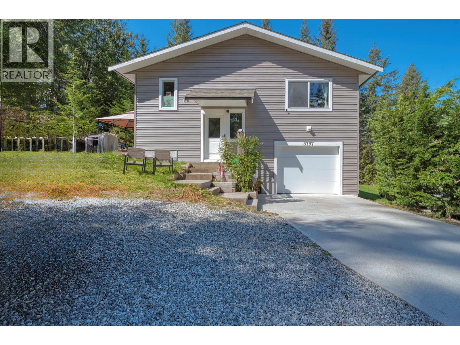 5797-5799 Sandy Hook Road, Sechelt, British Columbia  V7Z 0P1 - Photo 19 - R3116780
