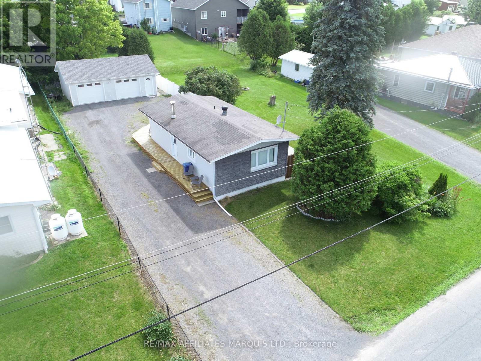 25 CHURCH STREET, North Stormont, Ontario