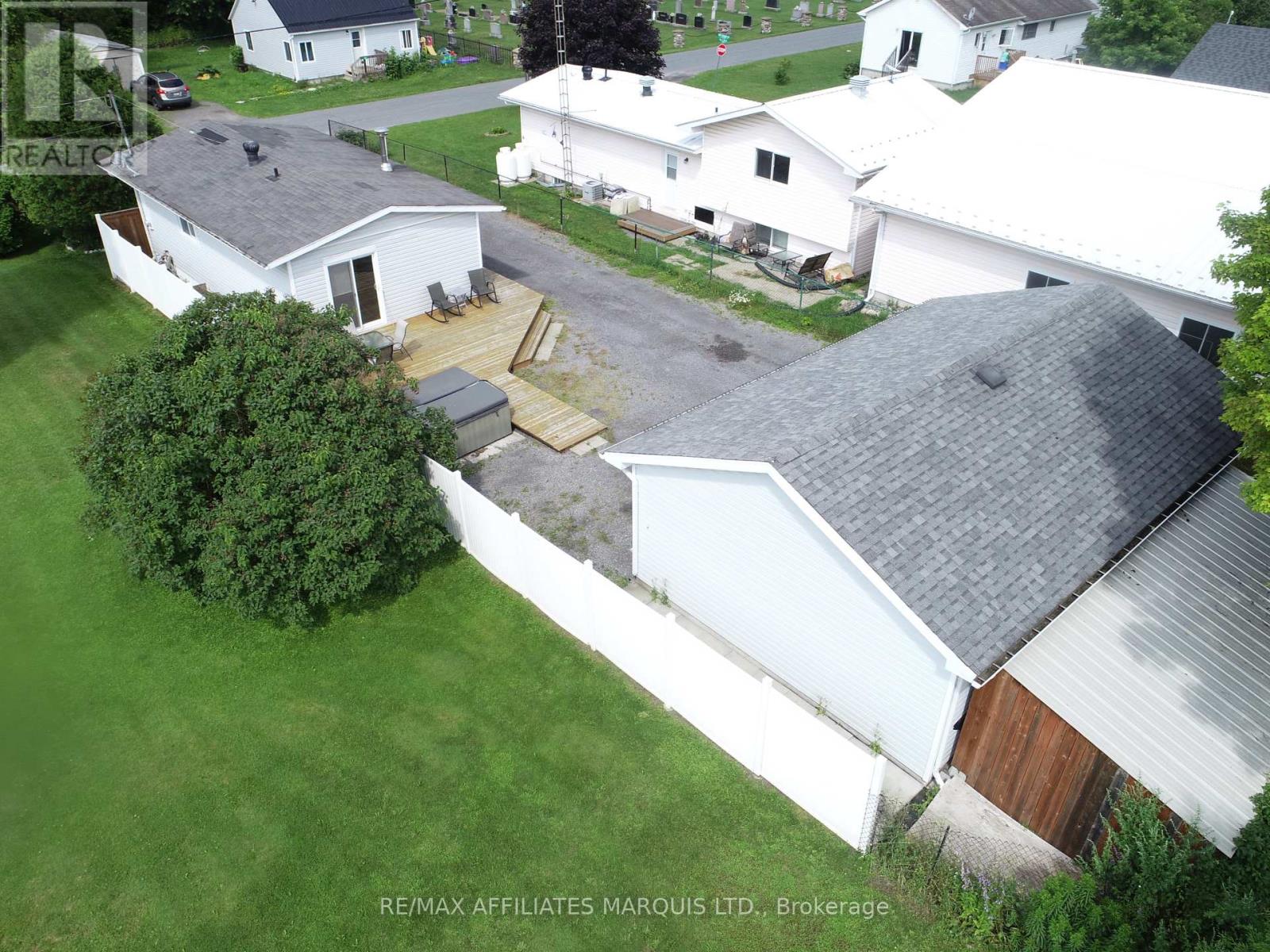 25 Church Street, North Stormont, Ontario  K0C 1W0 - Photo 2 - X12275177