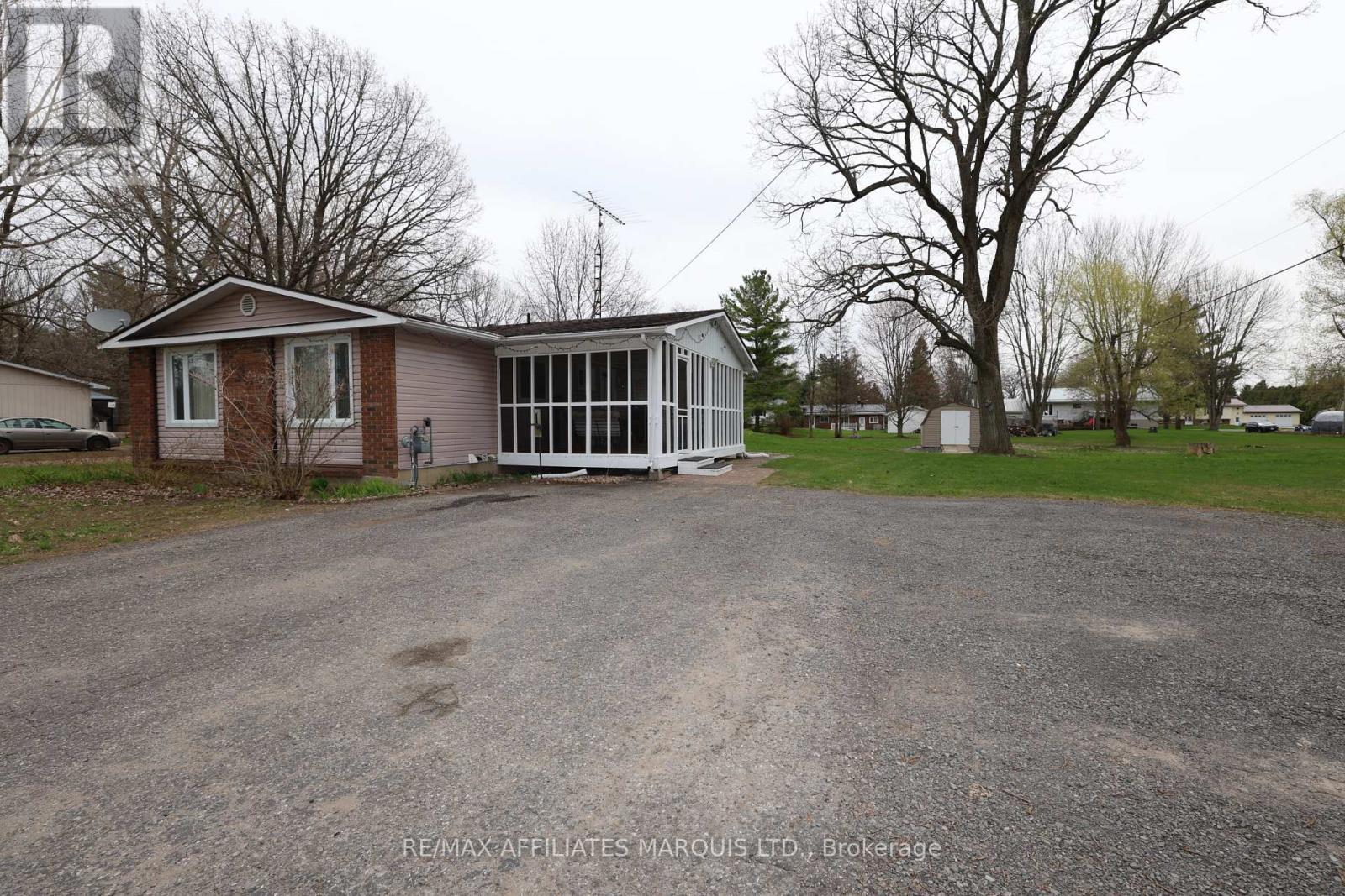 9 Sutton Drive, Edwardsburgh/cardinal, Ontario  K0E 1T1 - Photo 2 - X12879154