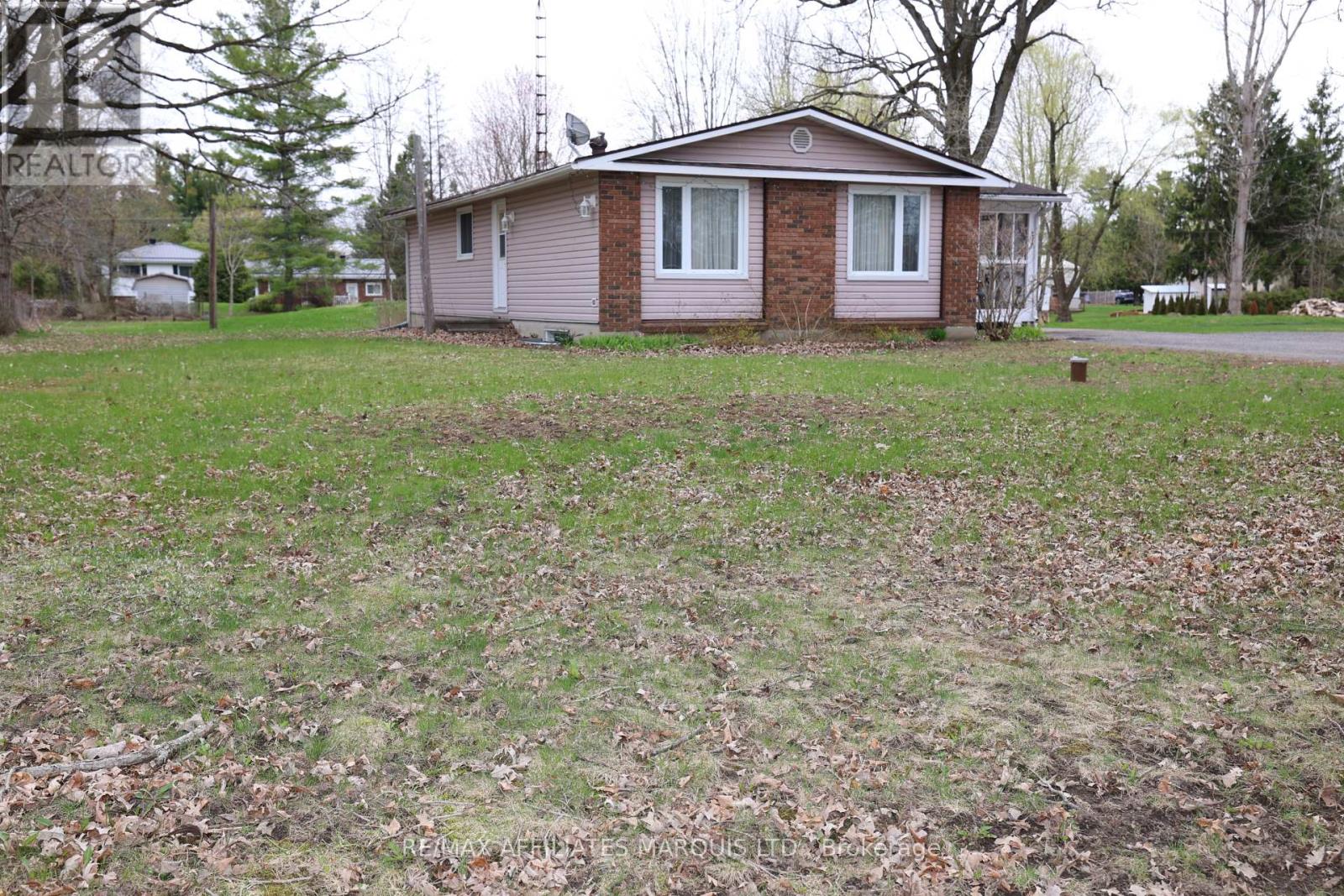9 Sutton Drive, Edwardsburgh/cardinal, Ontario  K0E 1T1 - Photo 4 - X12879154
