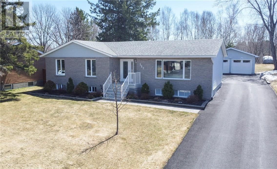 127 Patricia Street, Lively, Ontario  P3Y 1A1 - Photo 1 - 2127376