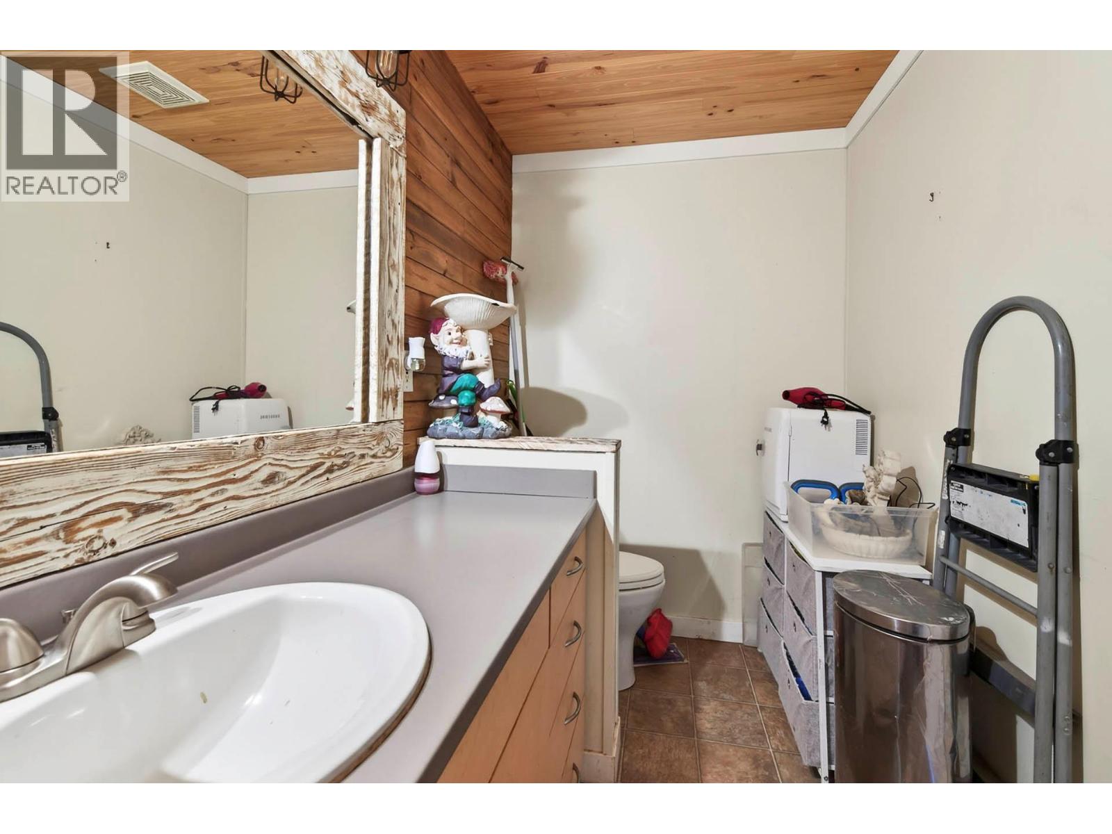 5880 Gardi Road, Kamloops, British Columbia  V1S 2A1 - Photo 22 - 10377181