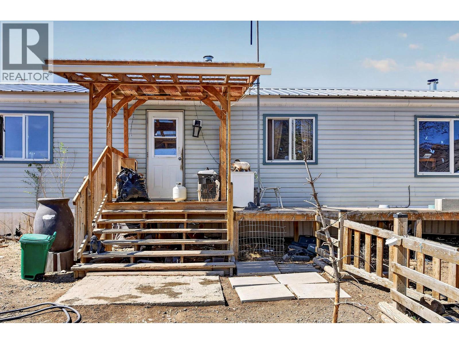 5880 Gardi Road, Kamloops, British Columbia  V1S 2A1 - Photo 3 - 10377181