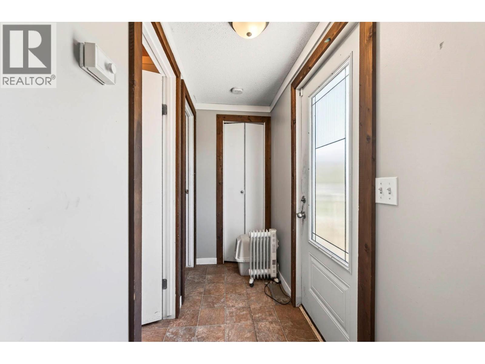 5880 Gardi Road, Kamloops, British Columbia  V1S 2A1 - Photo 5 - 10377181