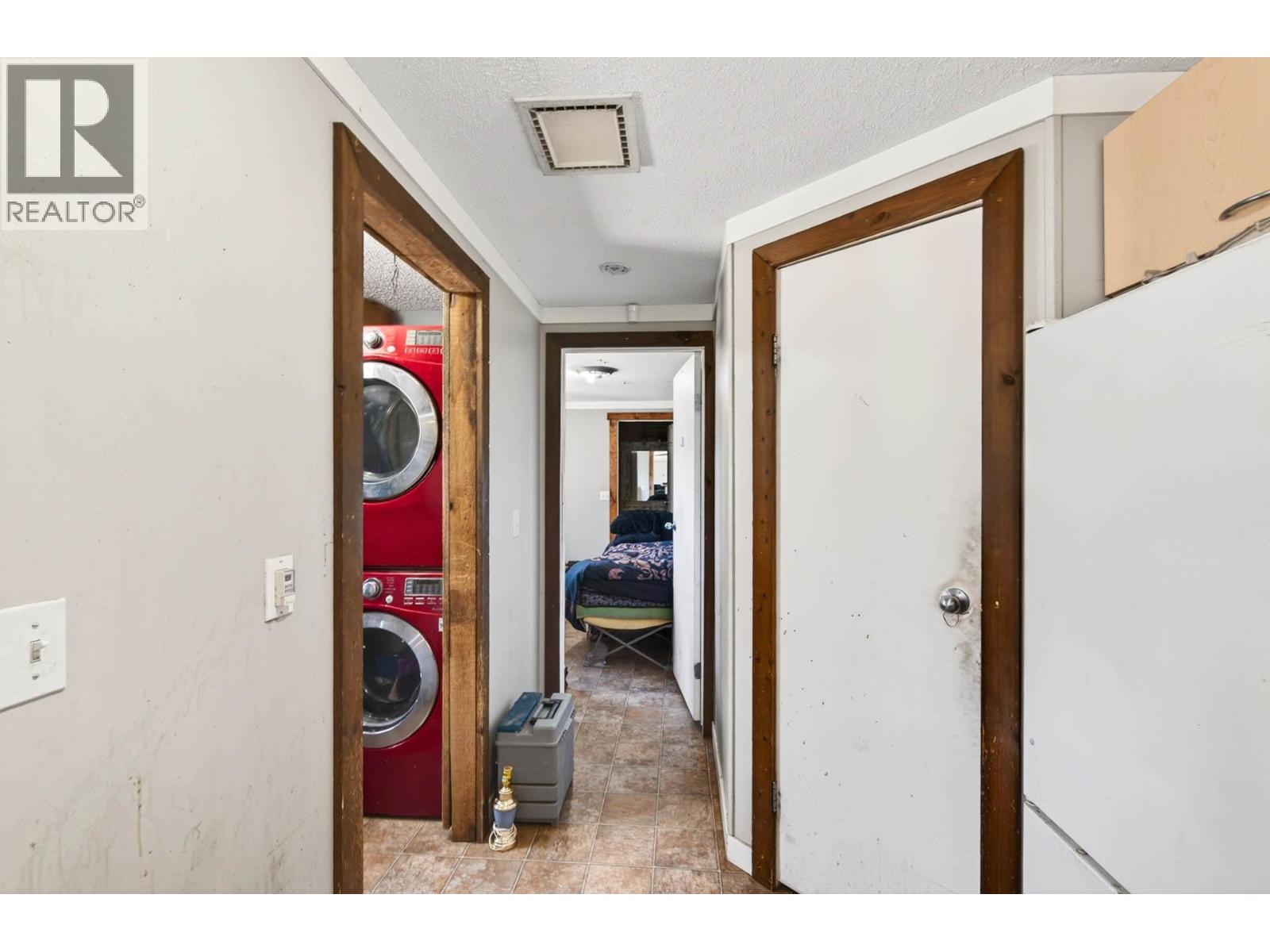 5880 Gardi Road, Kamloops, British Columbia  V1S 2A1 - Photo 16 - 10377181