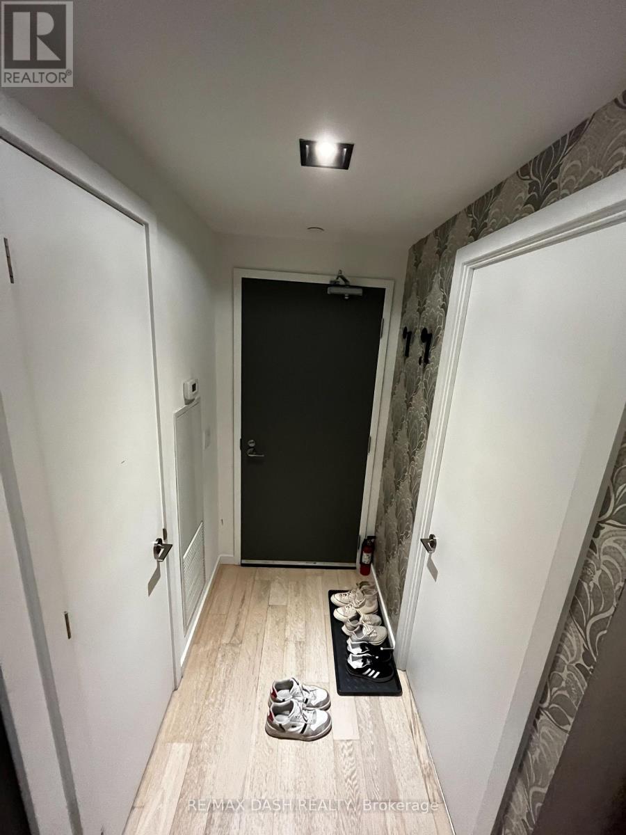 1108 - 170 Bayview Avenue, Toronto, Ontario  M5A 0M4 - Photo 2 - C13054016