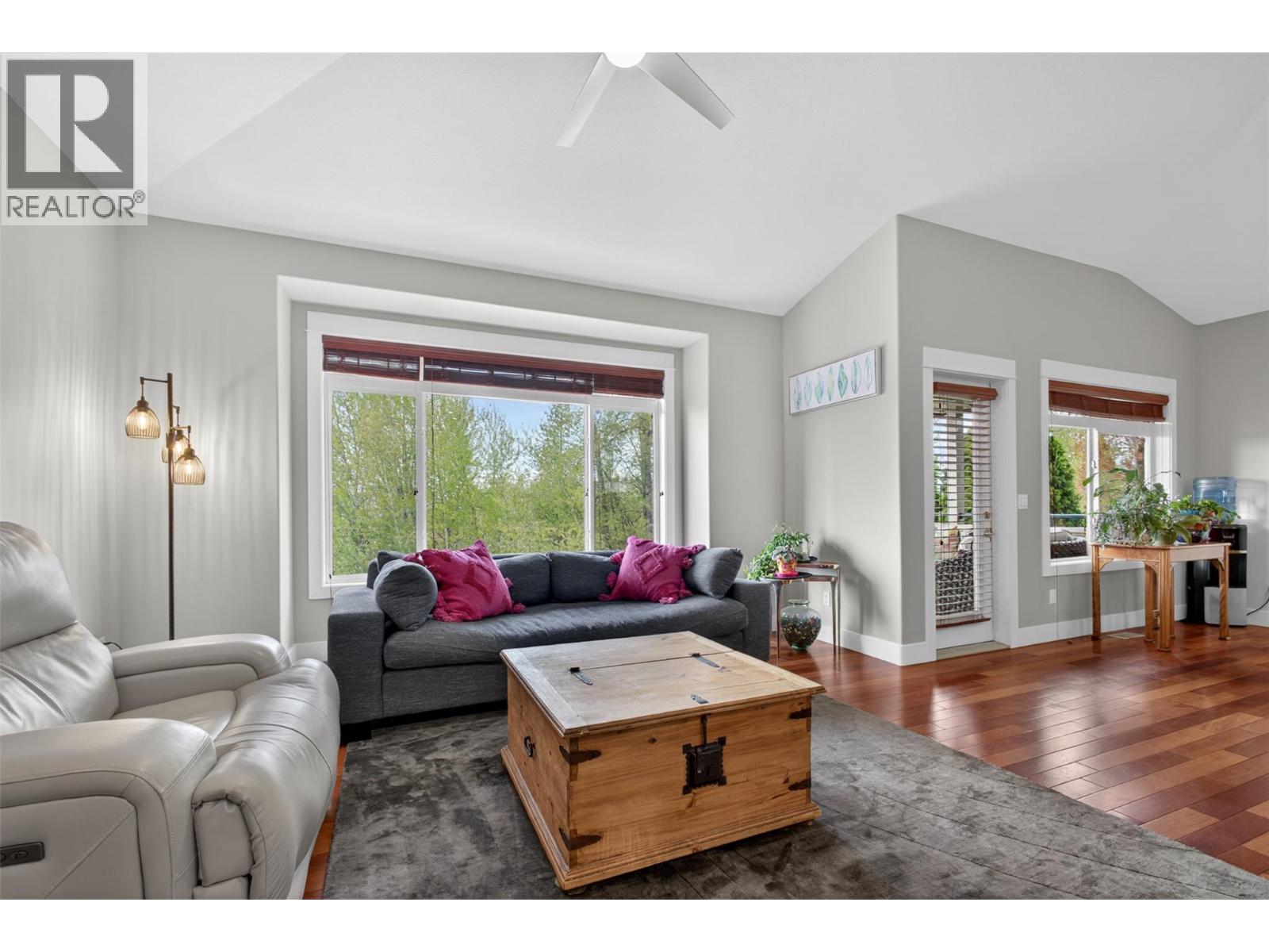 539 South Crest Drive, Kelowna, British Columbia  V1W 4W8 - Photo 3 - 10384342