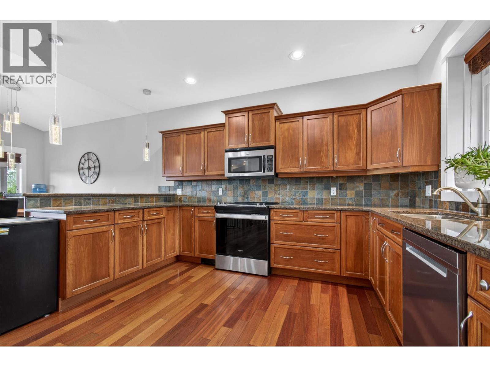 539 South Crest Drive, Kelowna, British Columbia  V1W 4W8 - Photo 9 - 10384342