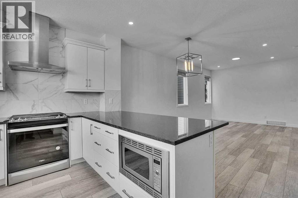 26 Amblehurst Path NW, Calgary, Alberta  T3P 1W8 - Photo 17 - A2297433