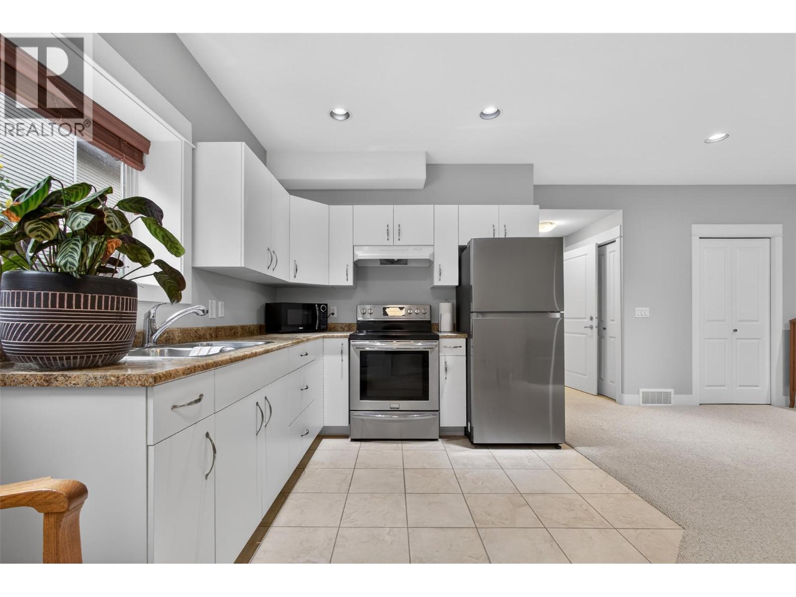 539 South Crest Drive, Kelowna, British Columbia  V1W 4W8 - Photo 38 - 10384342