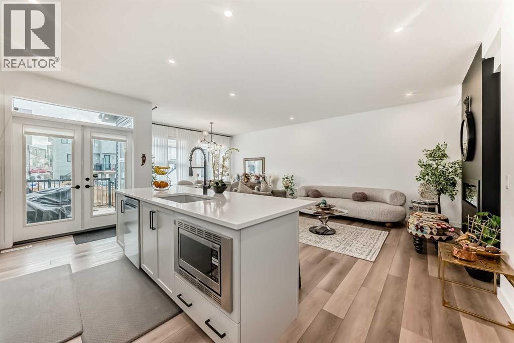 385 Edith Road Nw, Calgary, Alberta  T3R 1Y9 - Photo 3 - A2299875