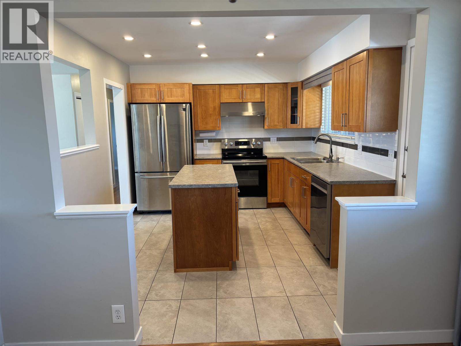 1570 Sperling Avenue, Burnaby, British Columbia  V5B 4J9 - Photo 13 - R3116592