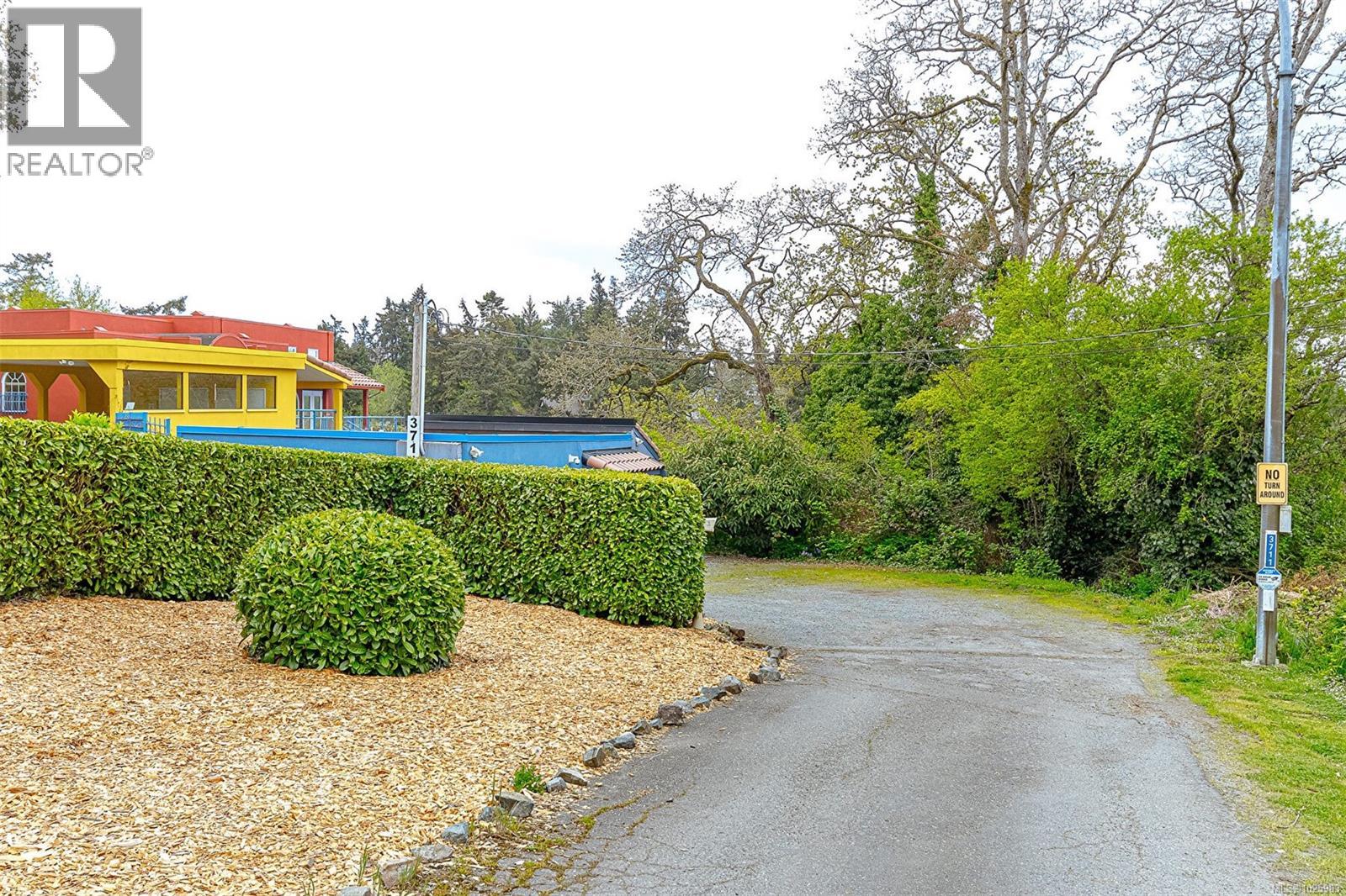 3711 Grange Rd, Saanich, British Columbia  V8Z 4S9 - Photo 6 - 1025983