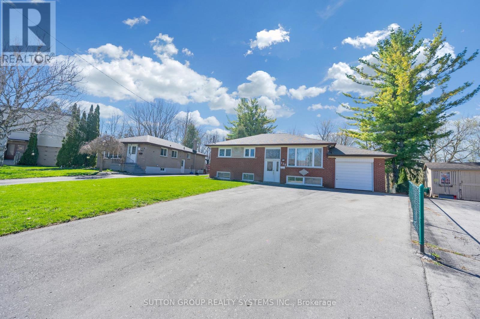134 Sussex Street, Oshawa, Ontario  L1G 1V9 - Photo 2 - E13053984