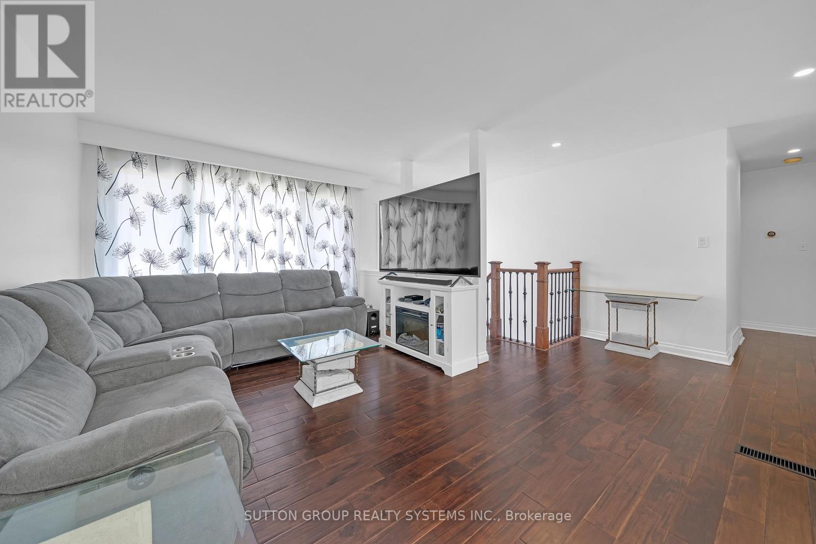 134 Sussex Street, Oshawa, Ontario  L1G 1V9 - Photo 3 - E13053984