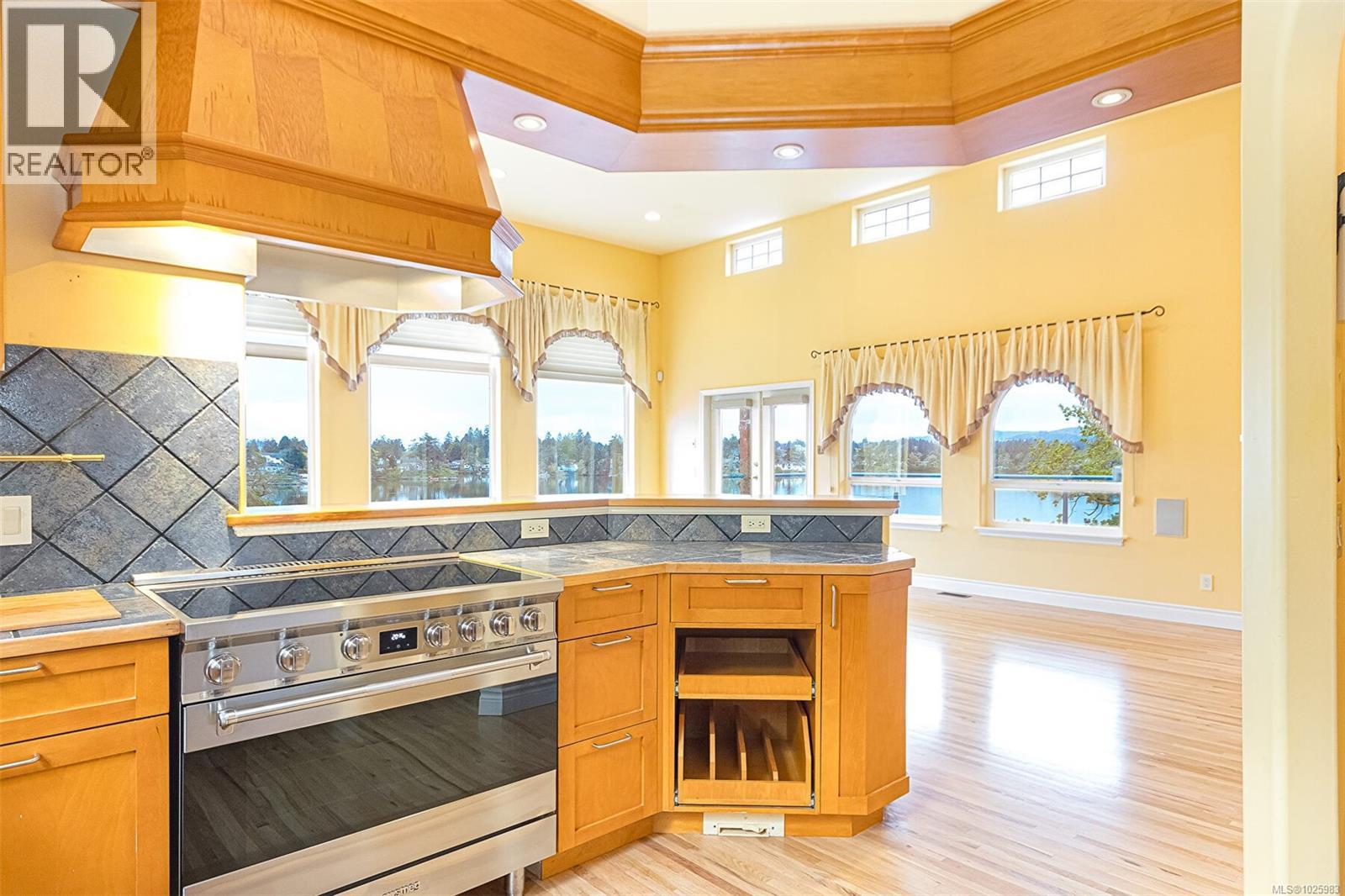 3711 Grange Rd, Saanich, British Columbia  V8Z 4S9 - Photo 21 - 1025983