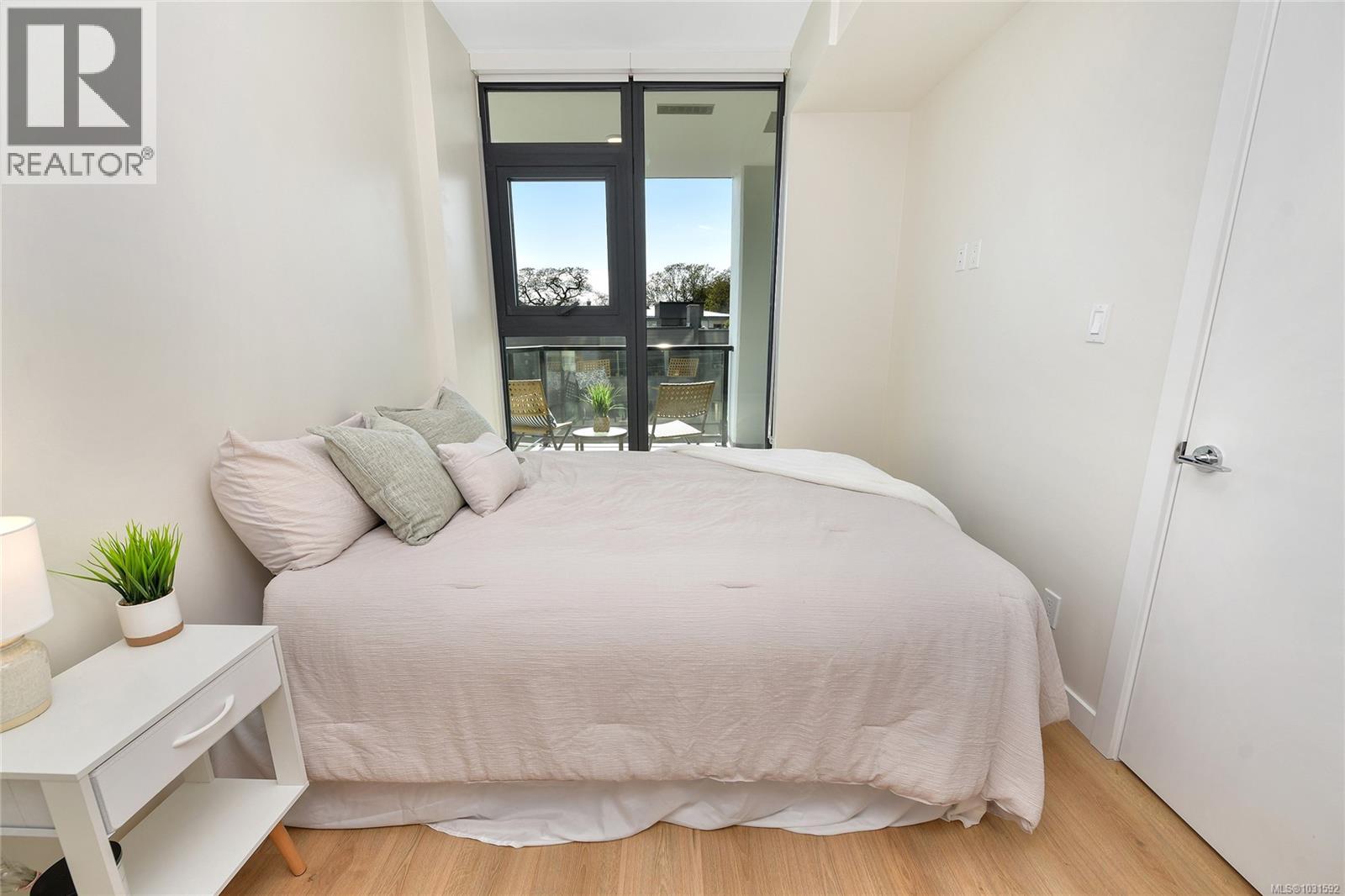 304 899 Esquimalt Ave, Esquimalt, British Columbia  V9A 3M5 - Photo 16 - 1031592