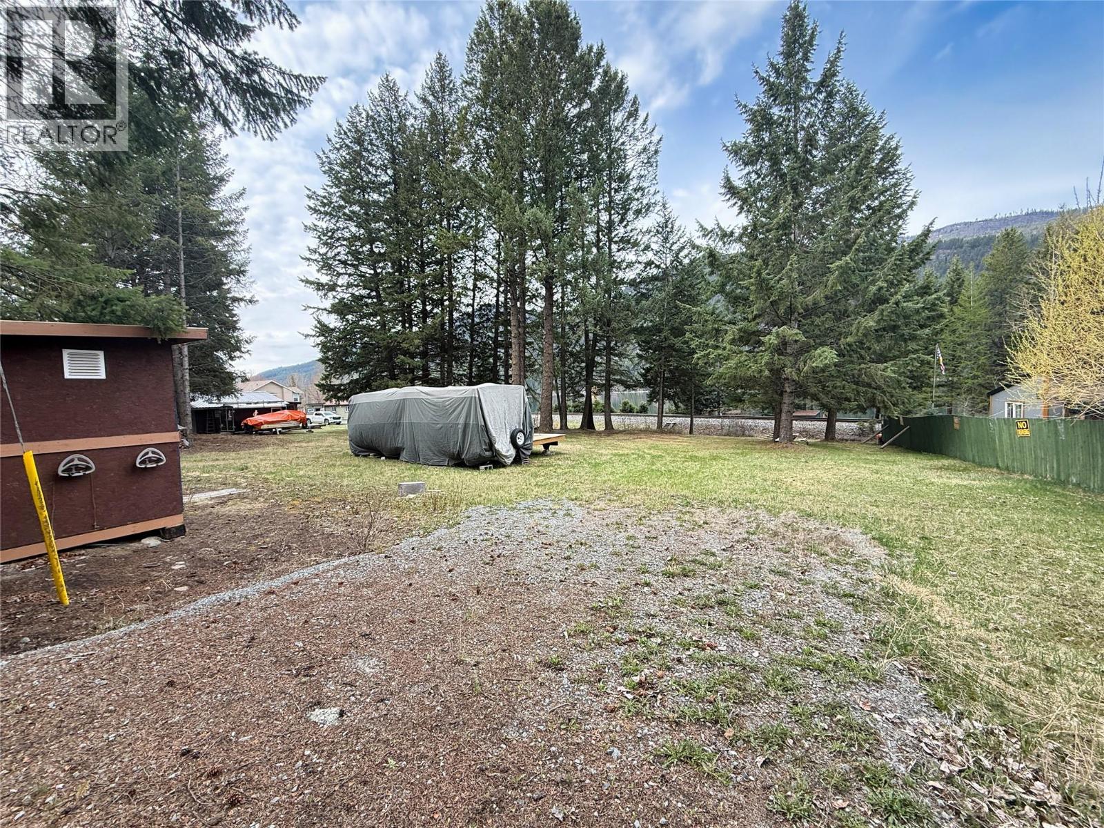 Victoria Street, Moyie, British Columbia  V0B 2A0 - Photo 15 - 10385050