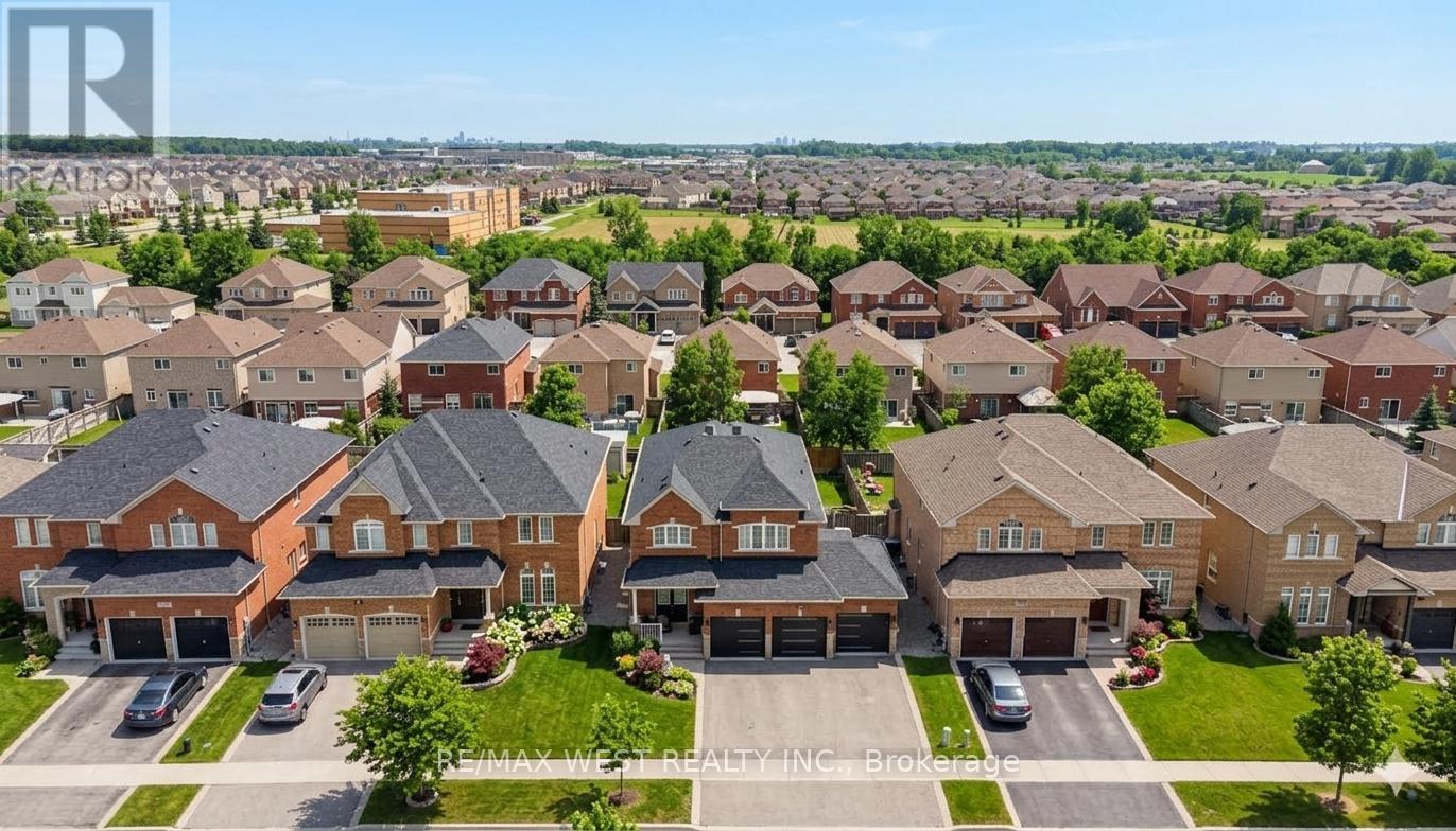 146 Sandringham Drive, Barrie, Ontario  L4M 0C9 - Photo 2 - S12987254