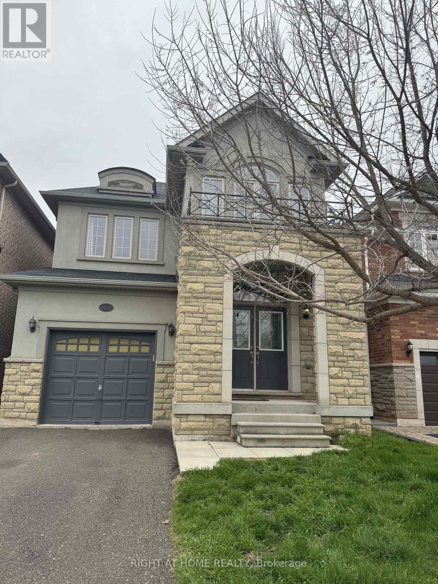 2379 QUETICO CRESCENT, Oakville, Ontario