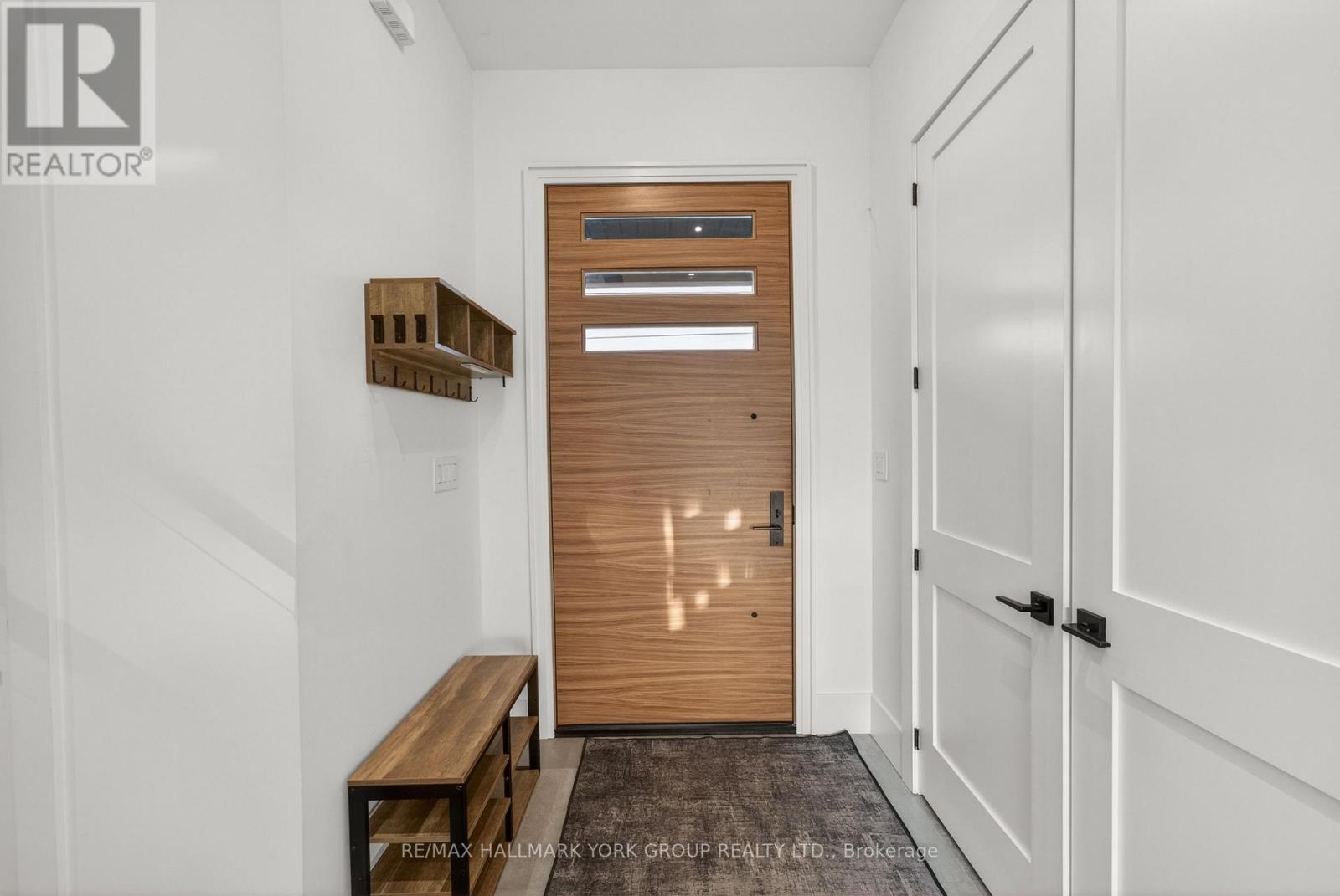 404 Cox Mill Road, Barrie (South Shore), Ontario  L4N 3W9 - Photo 4 - S13053964