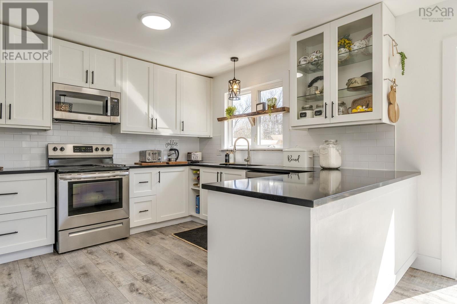 13 Logan Drive, Lantz, Nova Scotia  B2S 1N2 - Photo 12 - 202608847