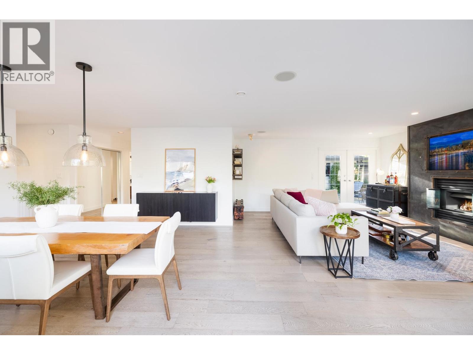 4198 Sunset Boulevard, North Vancouver, British Columbia  V7R 3Y9 - Photo 3 - R3108695