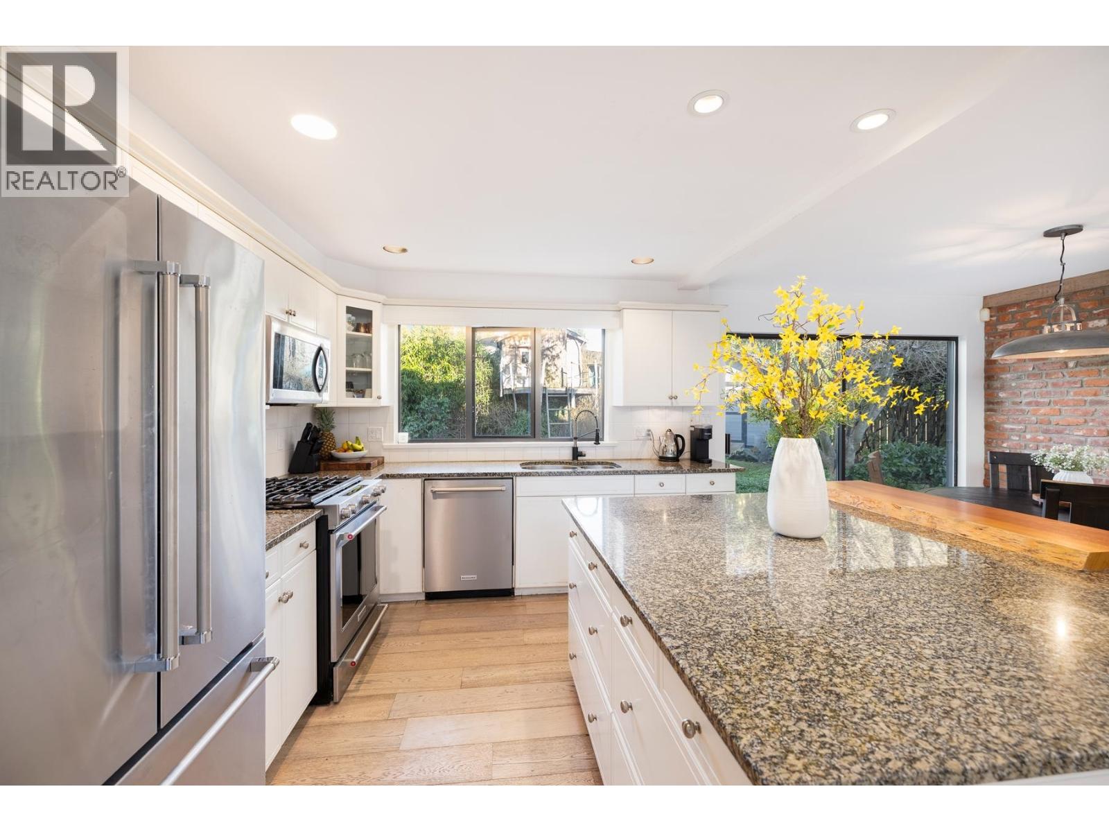 4198 Sunset Boulevard, North Vancouver, British Columbia  V7R 3Y9 - Photo 14 - R3108695