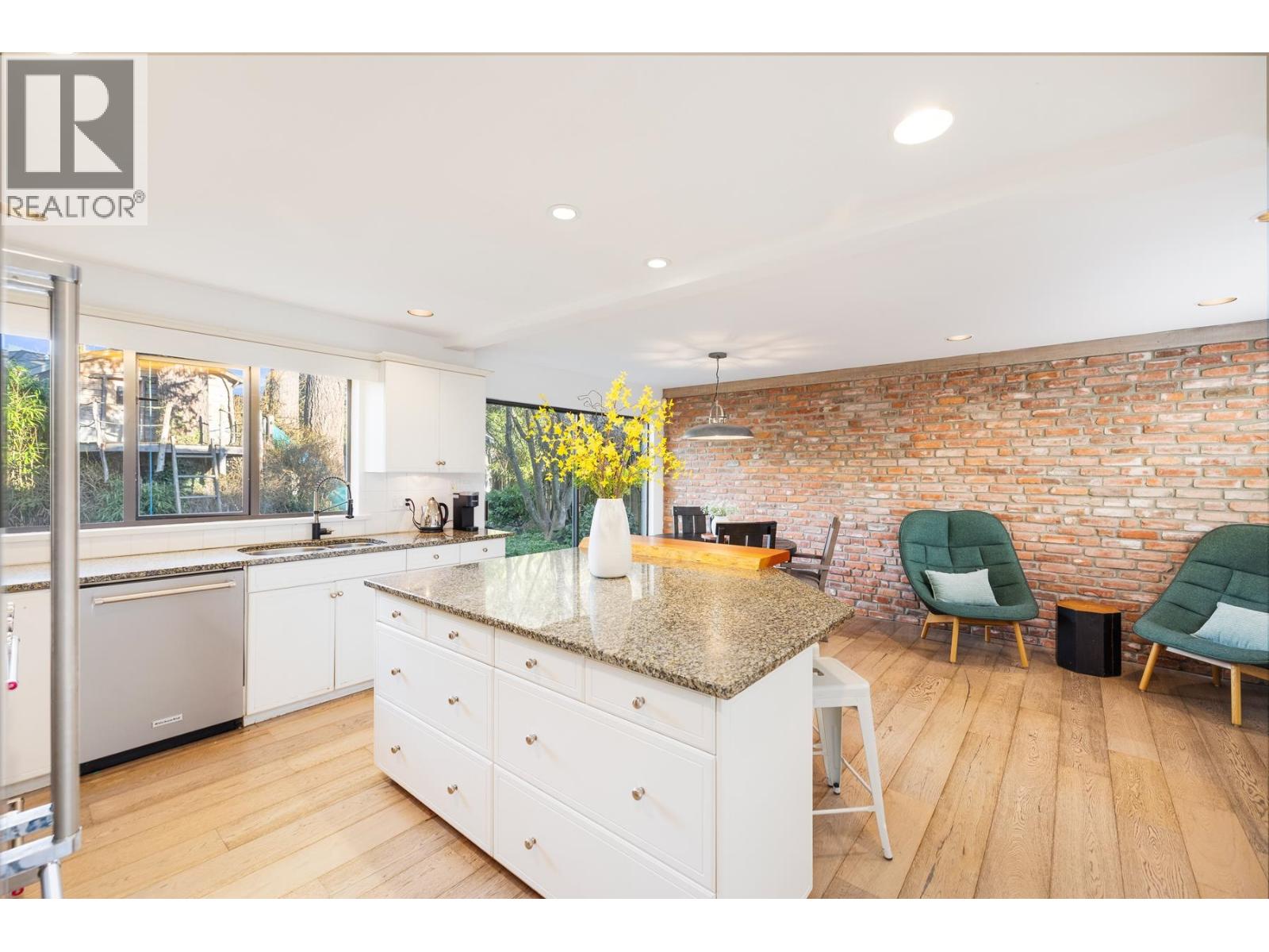 4198 Sunset Boulevard, North Vancouver, British Columbia  V7R 3Y9 - Photo 12 - R3108695