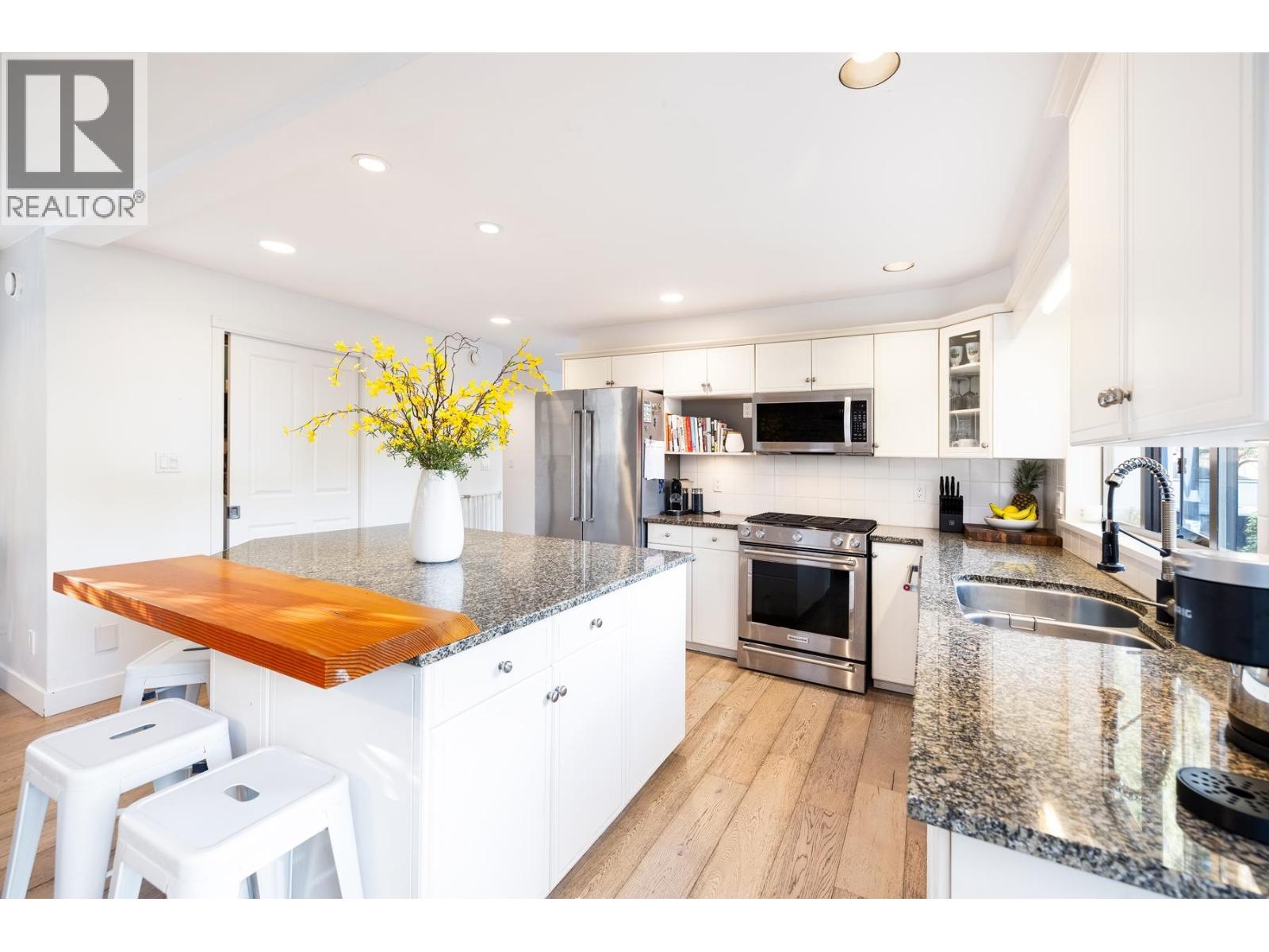 4198 Sunset Boulevard, North Vancouver, British Columbia  V7R 3Y9 - Photo 15 - R3108695