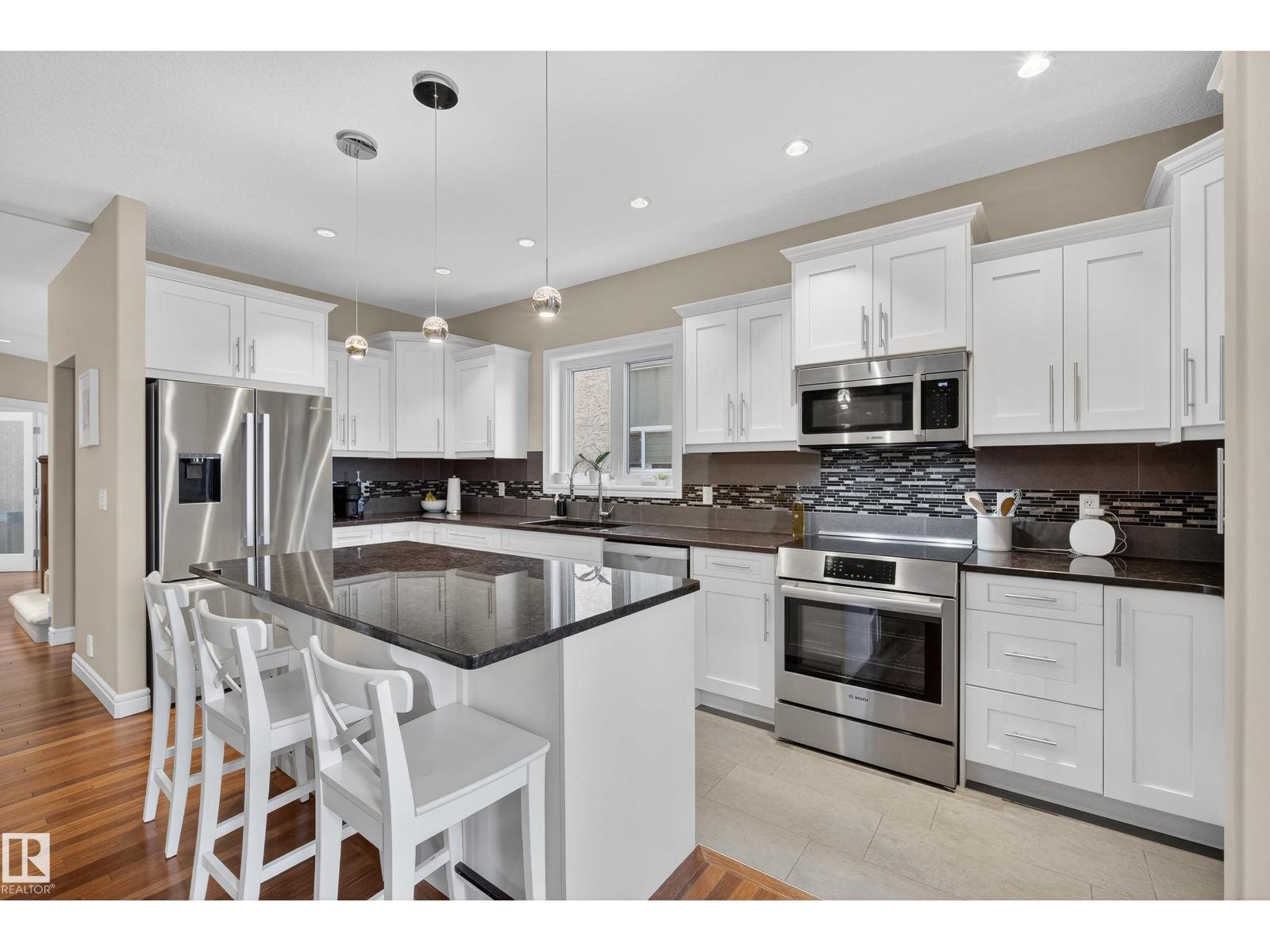 10209 90 St Nw, Edmonton, Alberta  T5H 1R9 - Photo 2 - E4484500