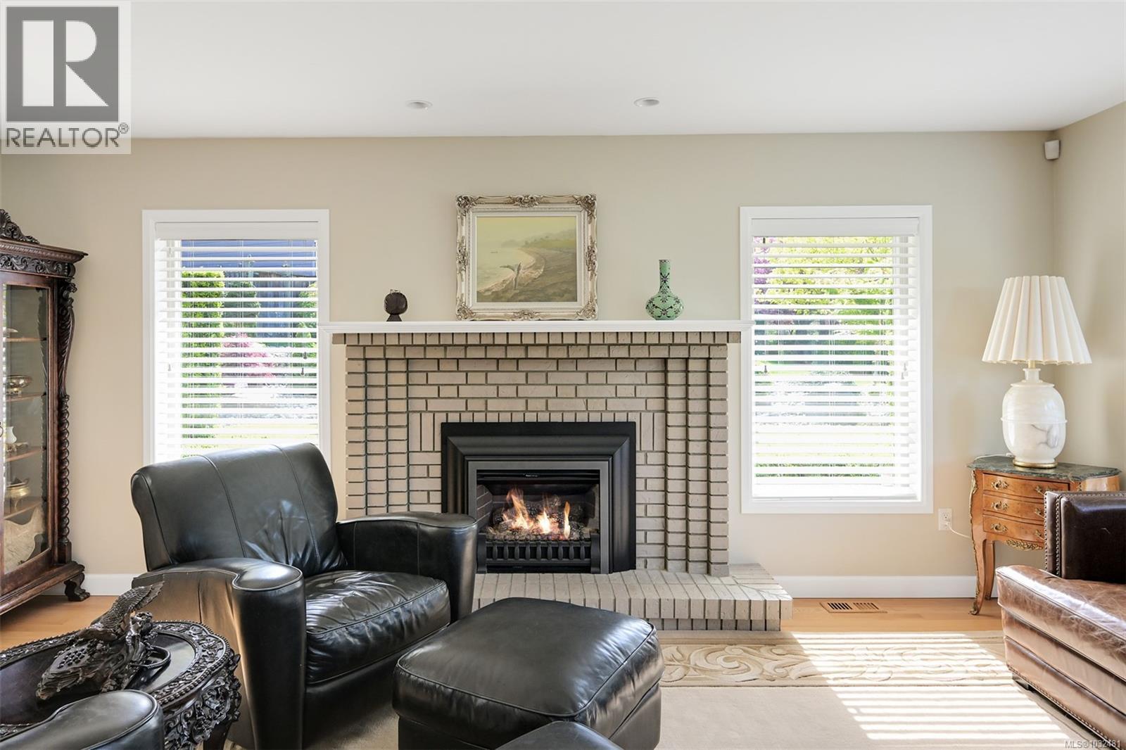 2770 Arbutus Rd, Saanich, British Columbia  V8N 5X4 - Photo 8 - 1032481