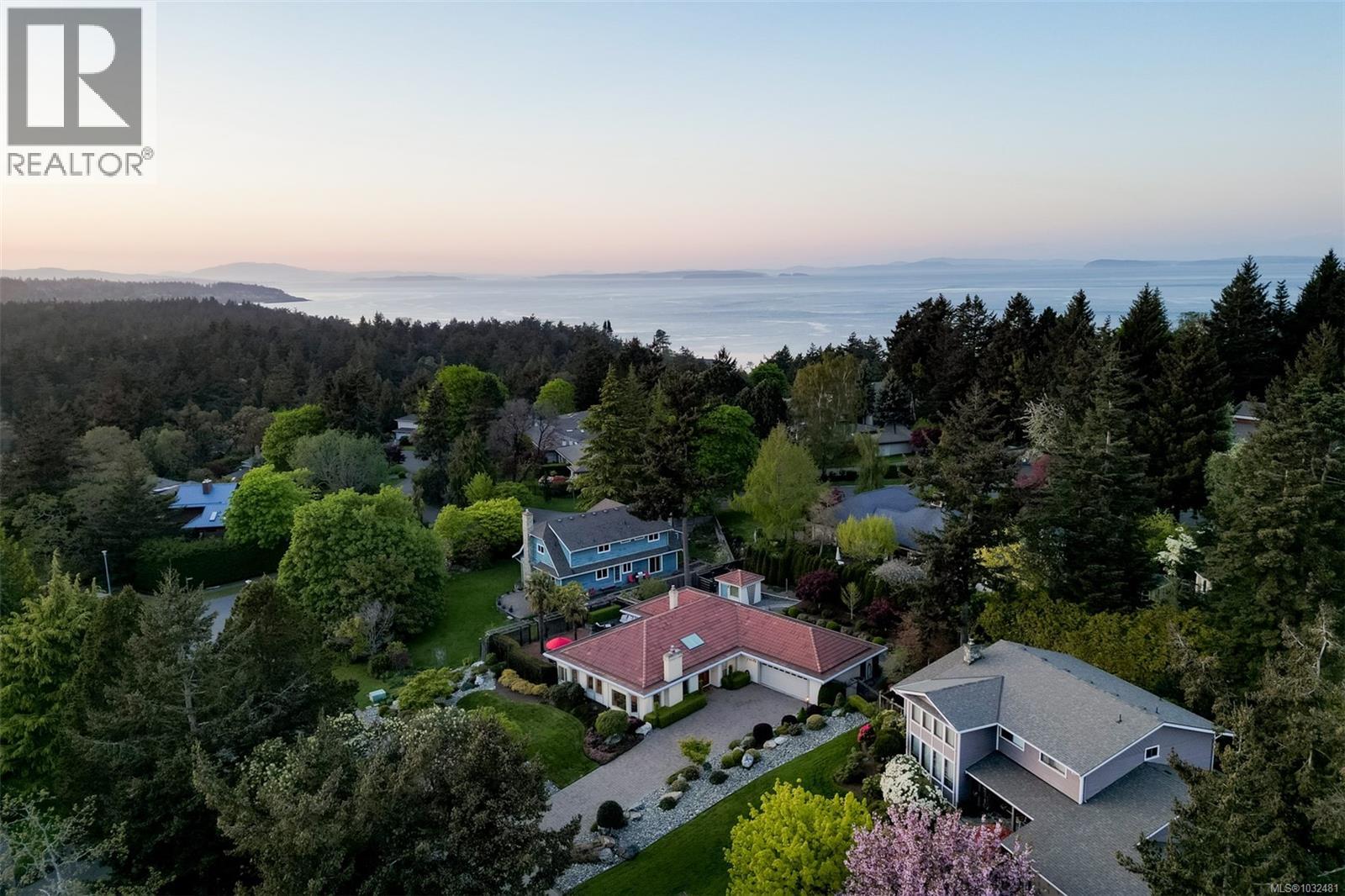 2770 Arbutus Rd, Saanich, British Columbia  V8N 5X4 - Photo 74 - 1032481