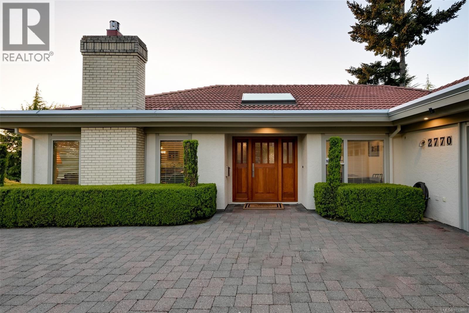 2770 Arbutus Rd, Saanich, British Columbia  V8N 5X4 - Photo 78 - 1032481