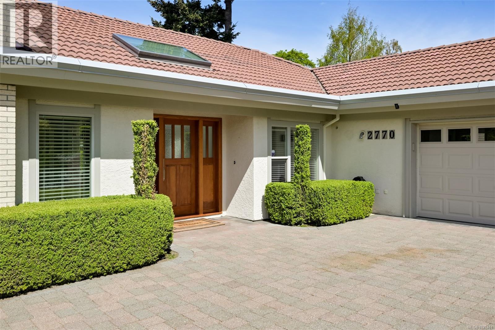 2770 Arbutus Rd, Saanich, British Columbia  V8N 5X4 - Photo 63 - 1032481